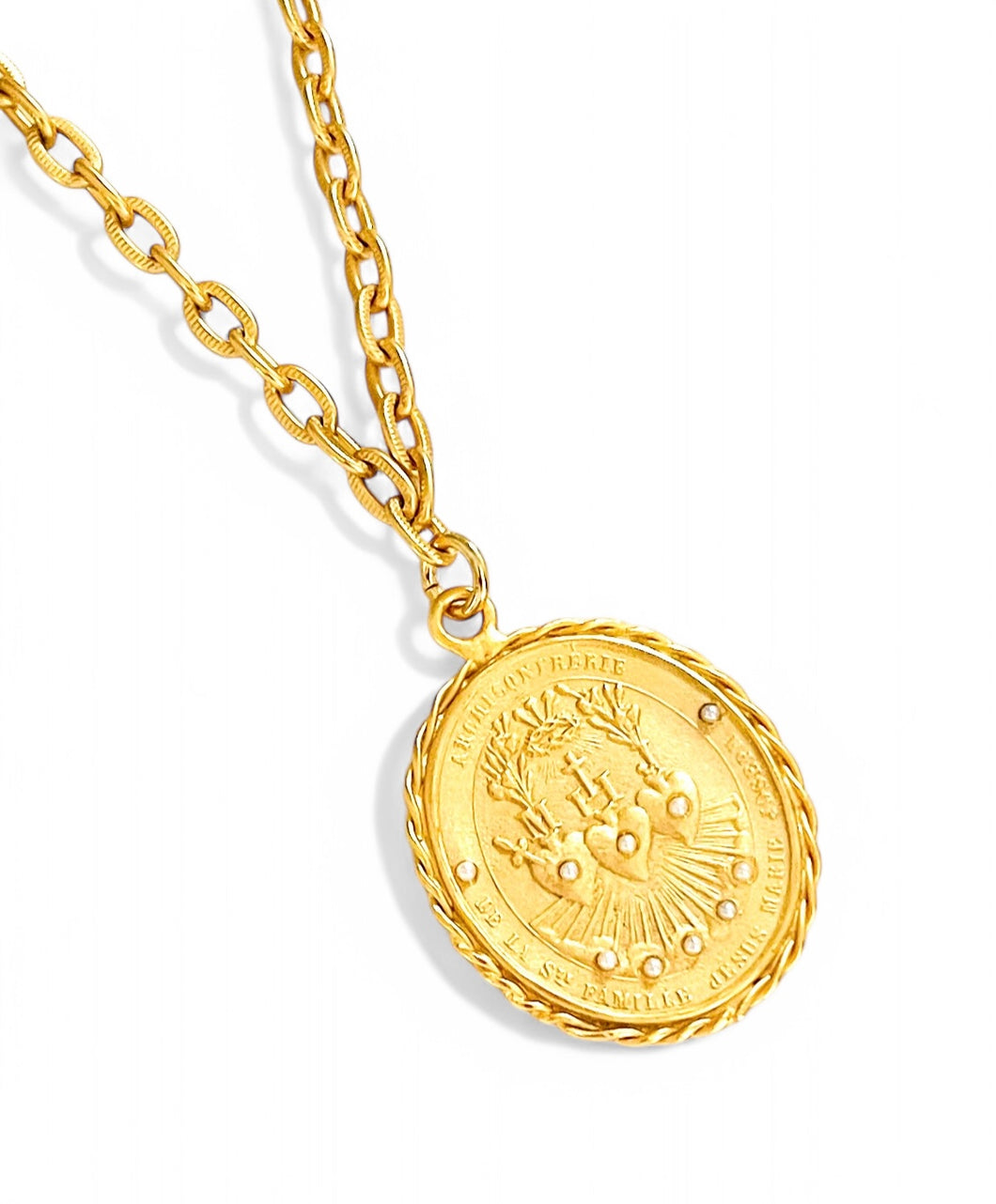 NEW! SAGRADA FAMILIA 💛 ESCAPULARIO✨ Pearl Detail with CATA Chain ✨Short Necklace CHOOSE LENGTH: Short 16”-18”✨ Medium: 18”-20” or Longer-Mid Length: 20”-22”📸 Seen Above Longer-Mid