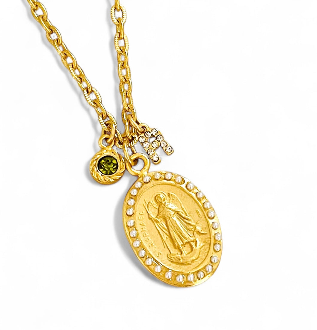 San Rafael Arcángel Pearl Charm HEALER ✨ with Tourmaline Green Charm✨con su Luz Verde, te ayuda a Sanar heridas Emocionales y Físicas ✨ on CAMILA Chain 16” Adj to 18” ✨ Choose Initial ⬇️