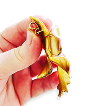 ONLY 2 LEFT!!! CATTLEYA Orchid in BLUSH Pin/Brooch ✨ Pendant Necklace Pendant Option at the Back✨ ✨Chain or Choker Necklace Option Available Below ⬇️