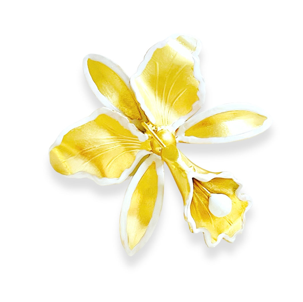 ONLY 1 LEFT!!! CATTLEYA Orchid in IVORY Pin/Brooch ✨ Pendant Necklace Pendant Option at the Back✨Chain or Choker Necklace Option Available Below ⬇️