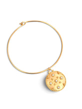 Signature Medallion Large with Choker Banf