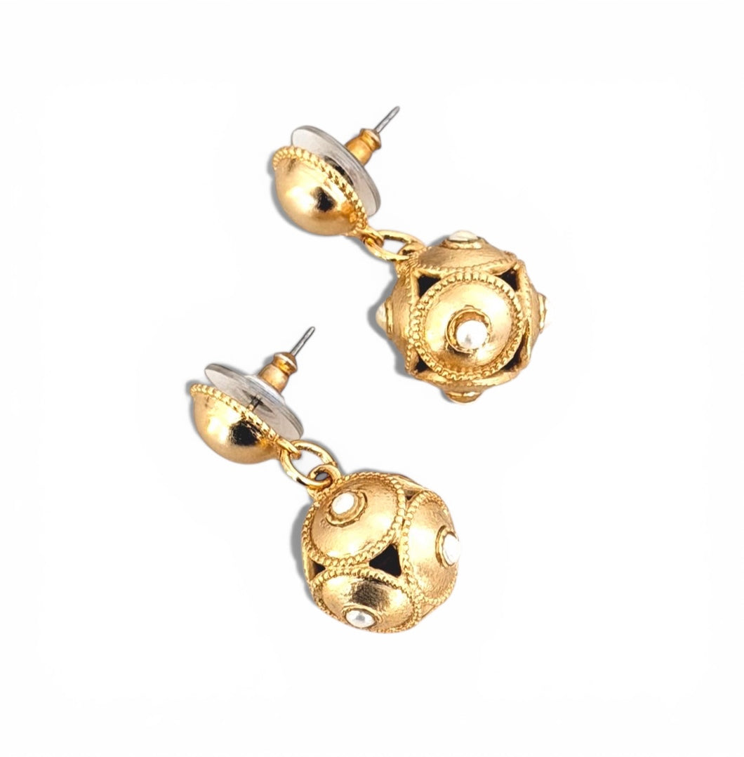 Sphere Dot Earring with White Pearl Earring
