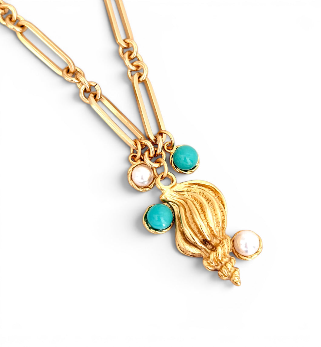 Concha 🐚 with Turquoise Color & Pearl Charms on Sofia Chain Short Necklace 20-22”