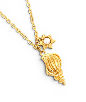 Concha 🐚 Gold with Pearl Charm on Camila Chain Short Necklace 20”-22”