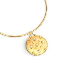 Signature Medallion Large with Choker Banf