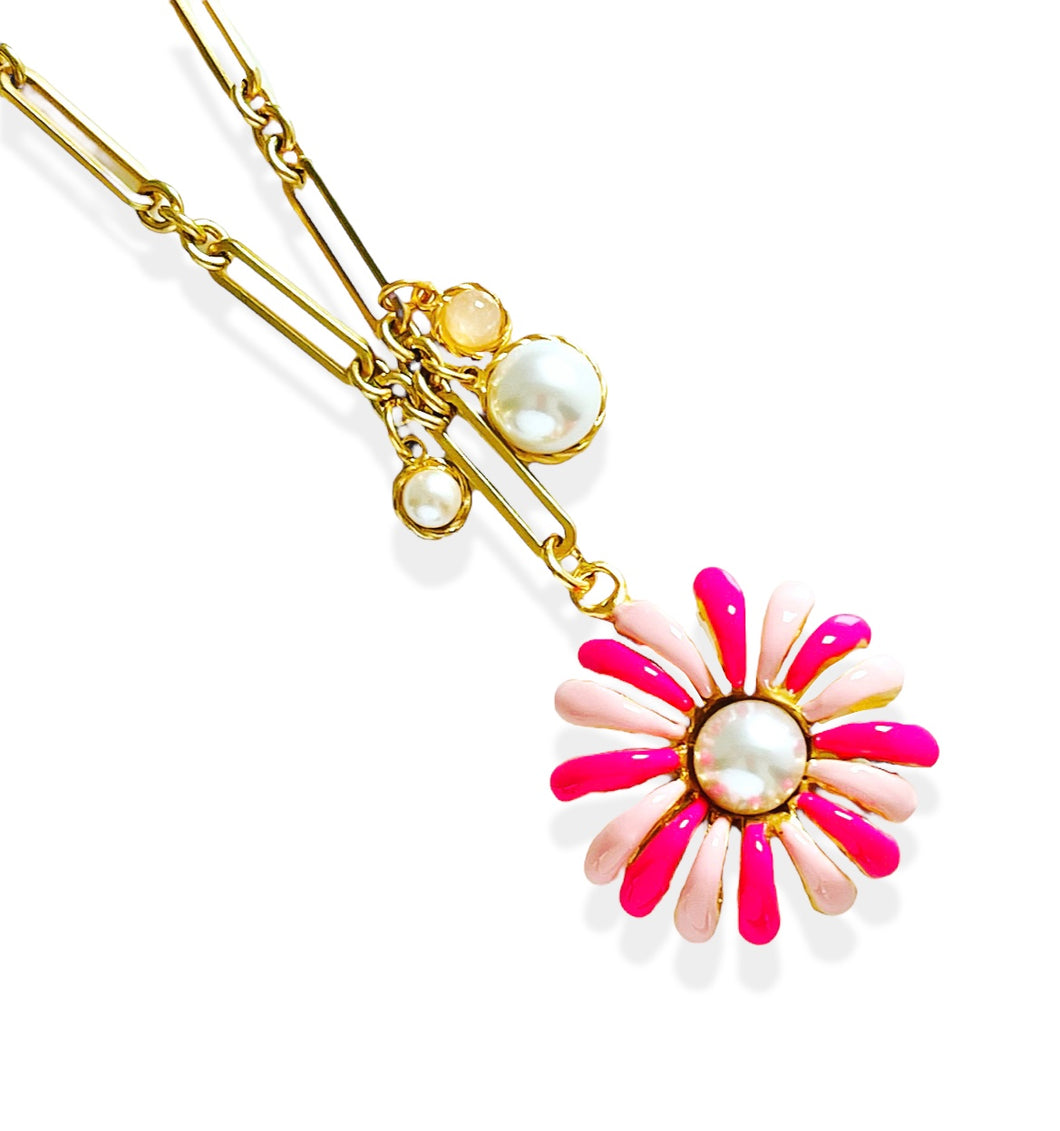 ONLY 1 LEFT!!! Magenta Pink Daisy 🌸 Pearl ✨Long Necklace 28”